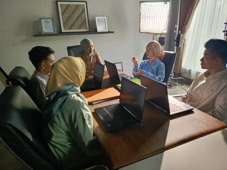 Pemasangan Produk di Silverstone Studio