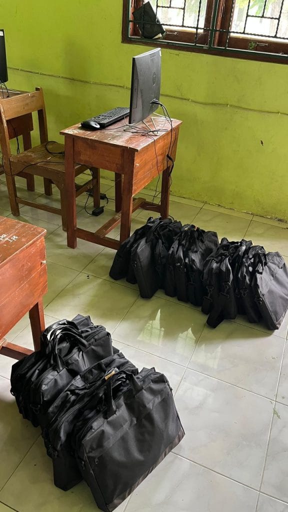 Pengiriman Laptop ke MTs An Nahdliyah di Wilayah Bangil