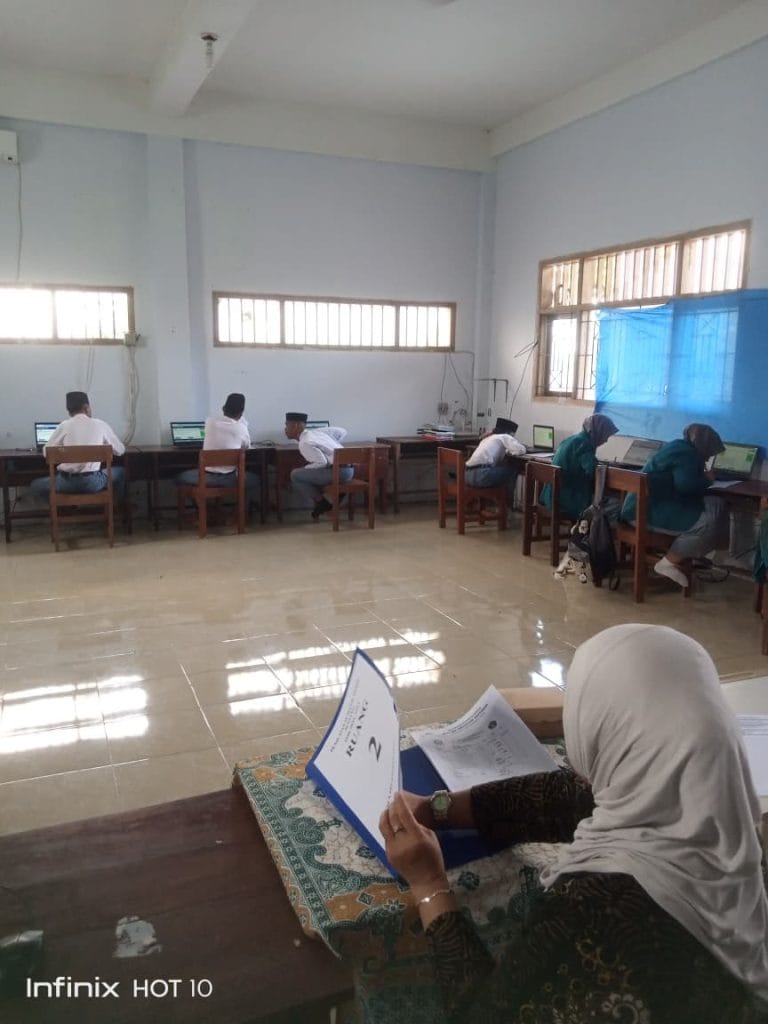 Pengiriman Laptop ke SMP Banyuwangi