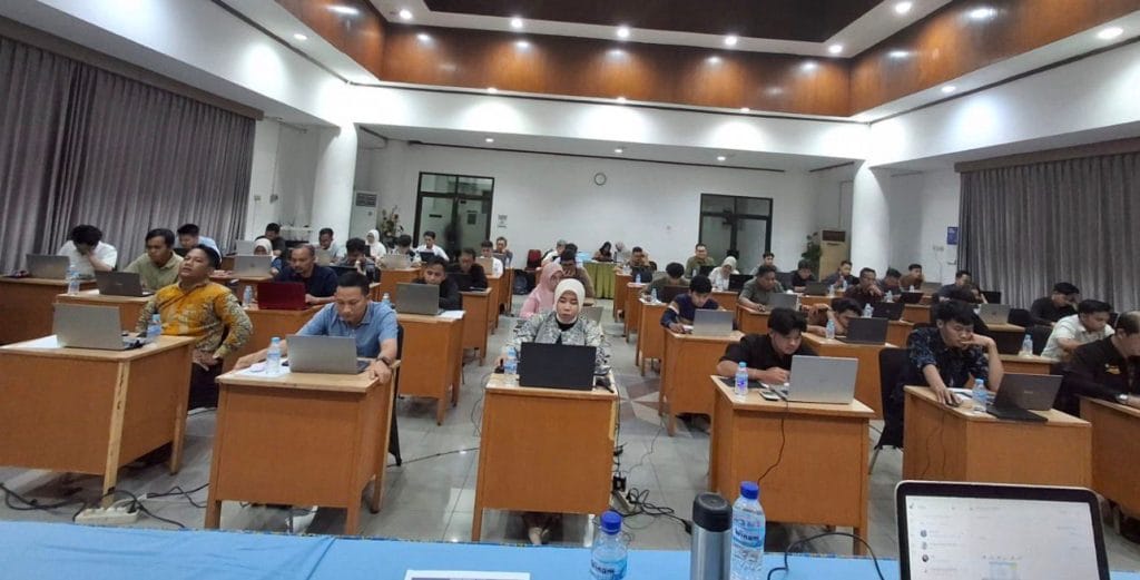 Pengantaran Laptop ke Sekolah Tinggi Ilmu Ekonomi Indonesia Surabaya STIESIA