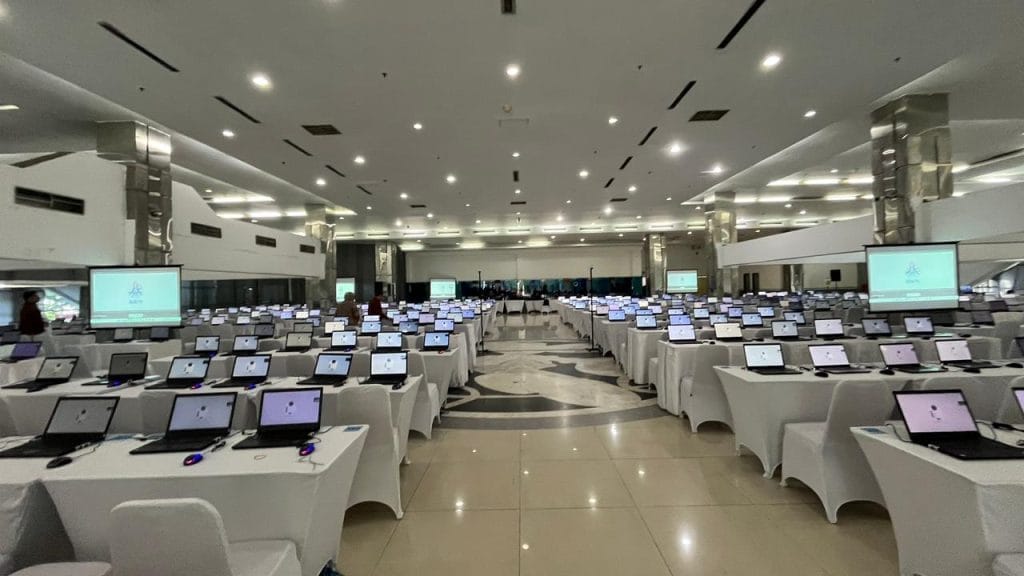 100 UNIT LAPTOP DI DBL SURABAYA